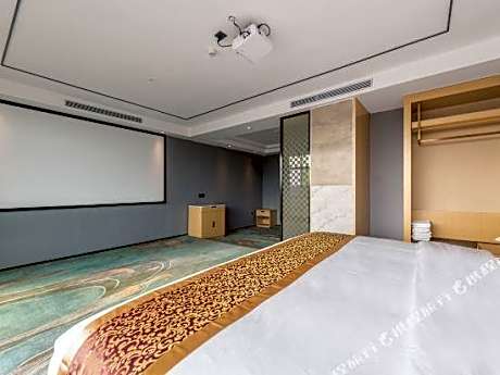 Qianyi Hotel(Yulin National Defense Building)