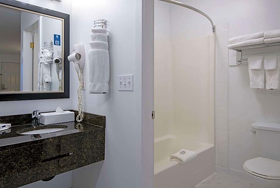 Travelodge by Wyndham Kamloops Mountview