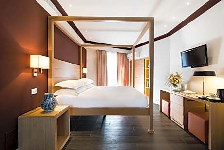 Junior Suite with Balcony