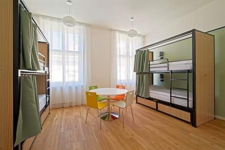 Bed in 4-Bed Mixed Dormitory Room