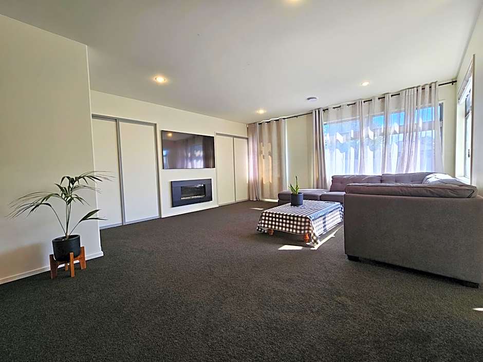 Azena Suites & Apartment