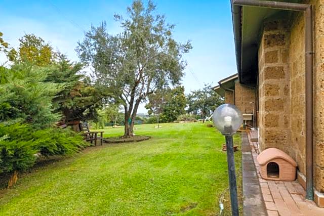 villa di charme con piscina e jacuzzi tra Roma e Viterbo