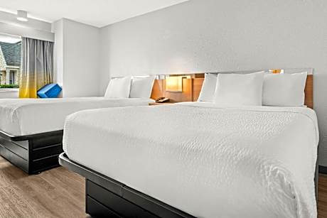 Queen Room with Two Queen Beds - Non-Smoking