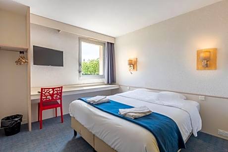 Double or Twin Room with Private Bathroom