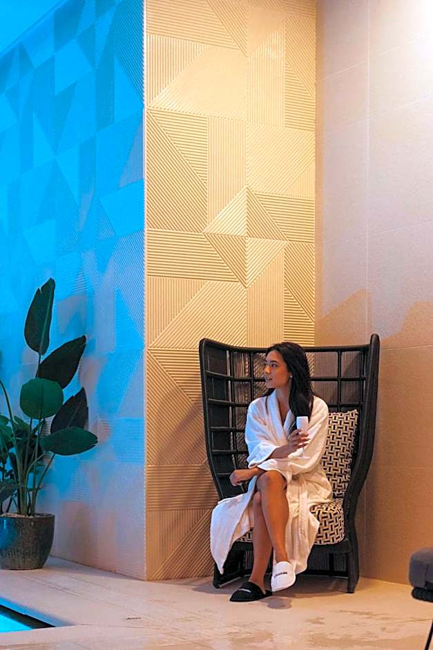 Montcalm East, Autograph Collection