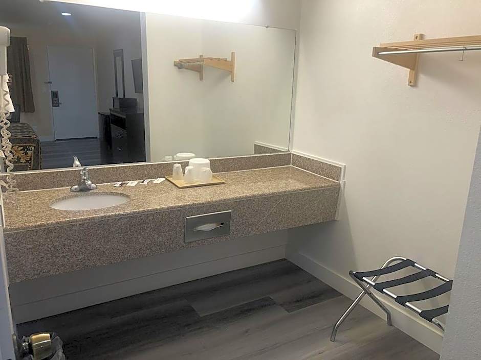 Economy Inn - Ontario Airport