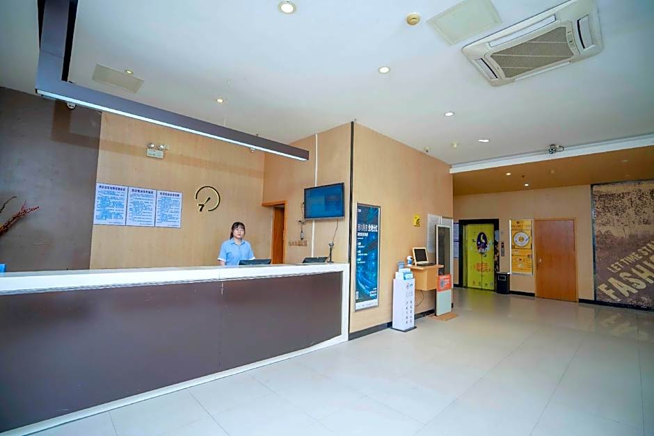7 Days Inn Yunfu Luoding Central