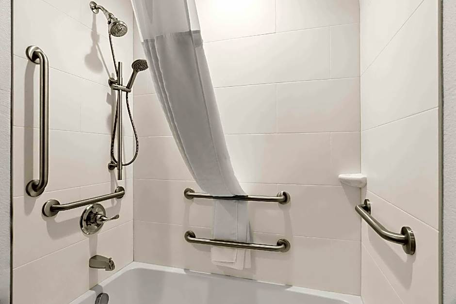 Comfort Suites Rensselaer near Fair Oaks