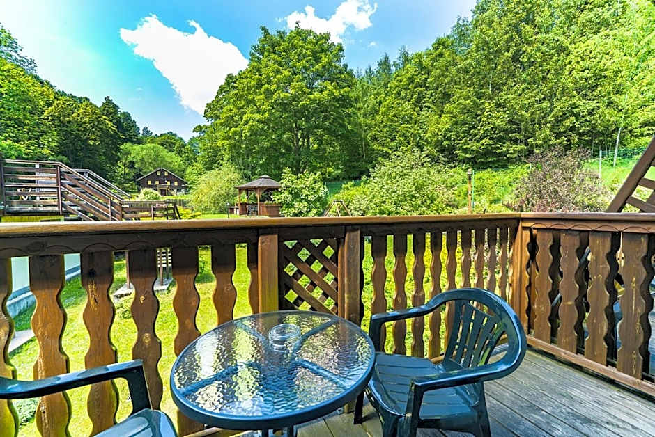 Nefryt - lodówka i czajnik w pokoju, dwa aneksy kuchenne ogólnodostępne, duży parking