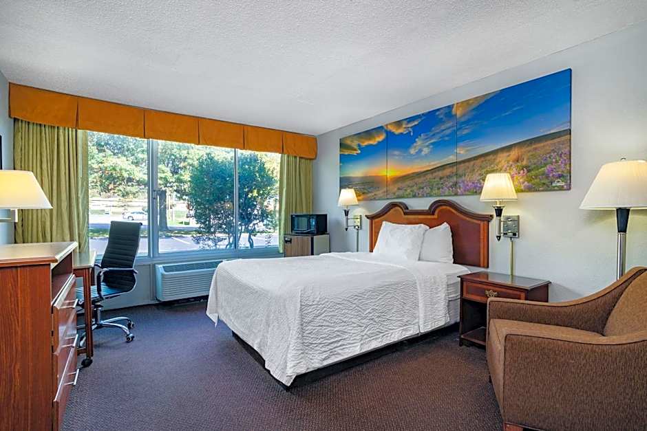 Days Inn by Wyndham Cambridge