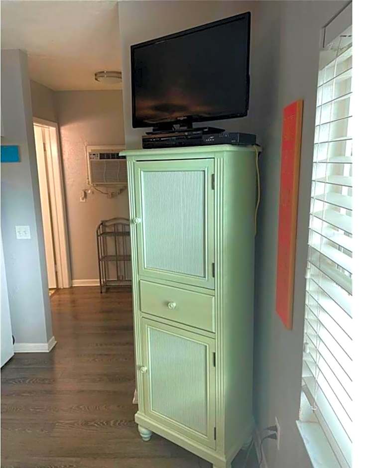 Searenity, Waterside studio in the heart of Treasure Island, walk to beach