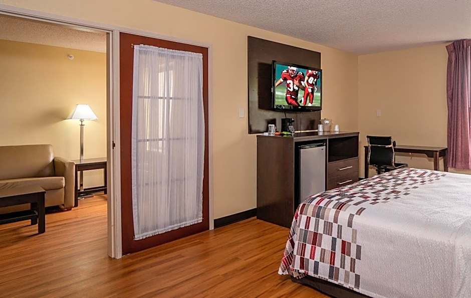 Red Roof Inn & Suites Indianapolis Airport