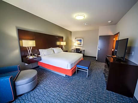 1 King Bed 1 Bedroom Suite Jetted Tub