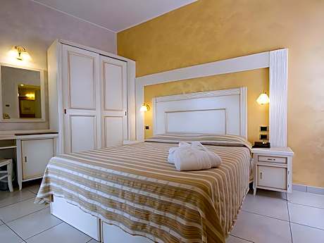 Standard Double Room with Partial Sea View
