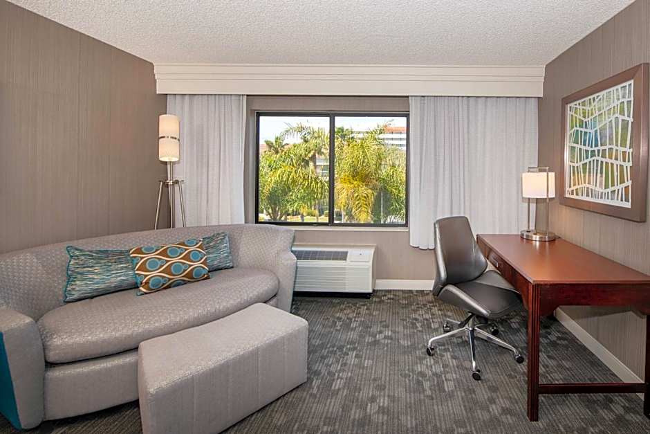 Courtyard by Marriott Oakland Airport