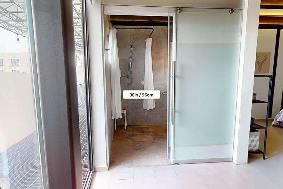 3Ph Amazing 2Bdrm 2bath private terrace fits 10