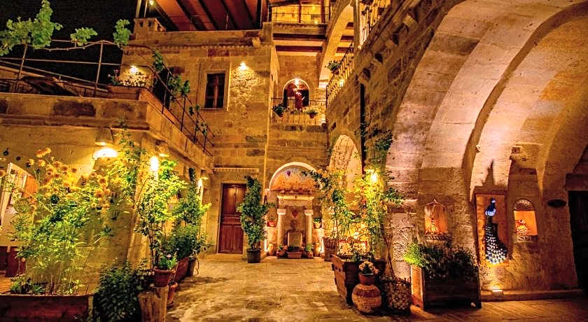 Aren Cave Hotel and Art Gallery