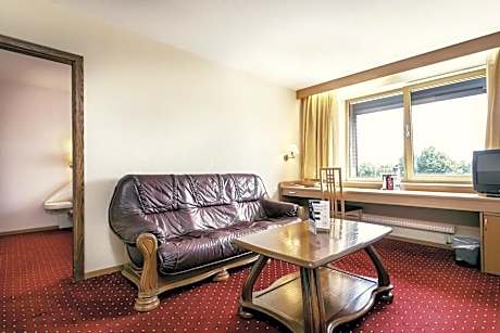 Economy Family Room