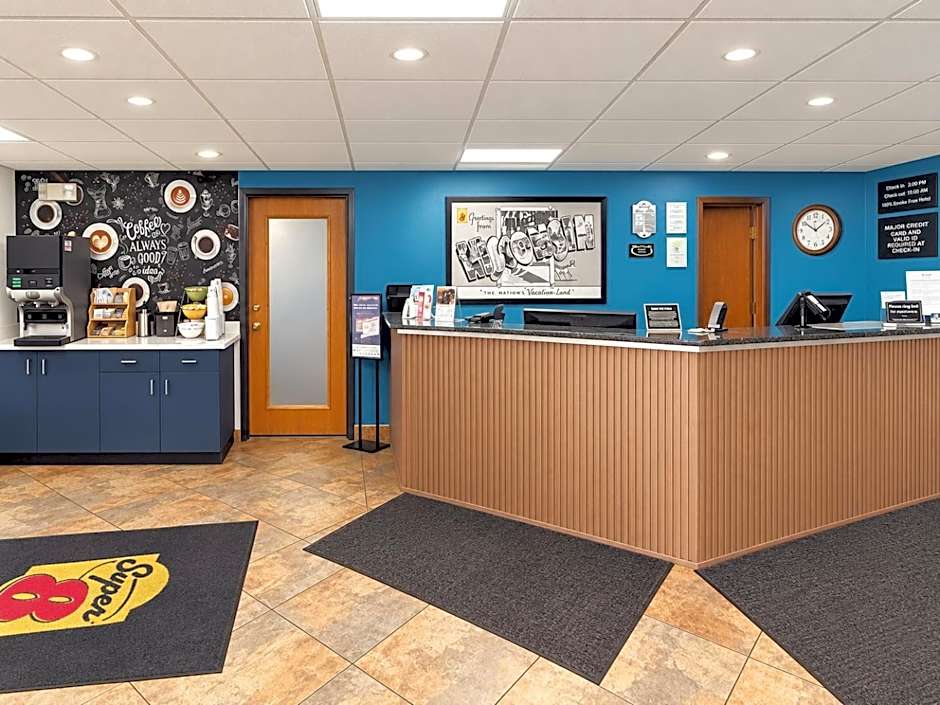 Super 8 by Wyndham Madison South
