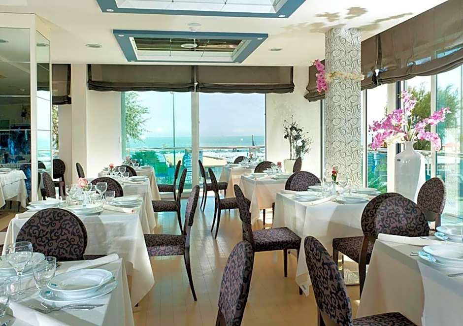 Hotel Kursaal - FRONTE MARE CON PISCINA