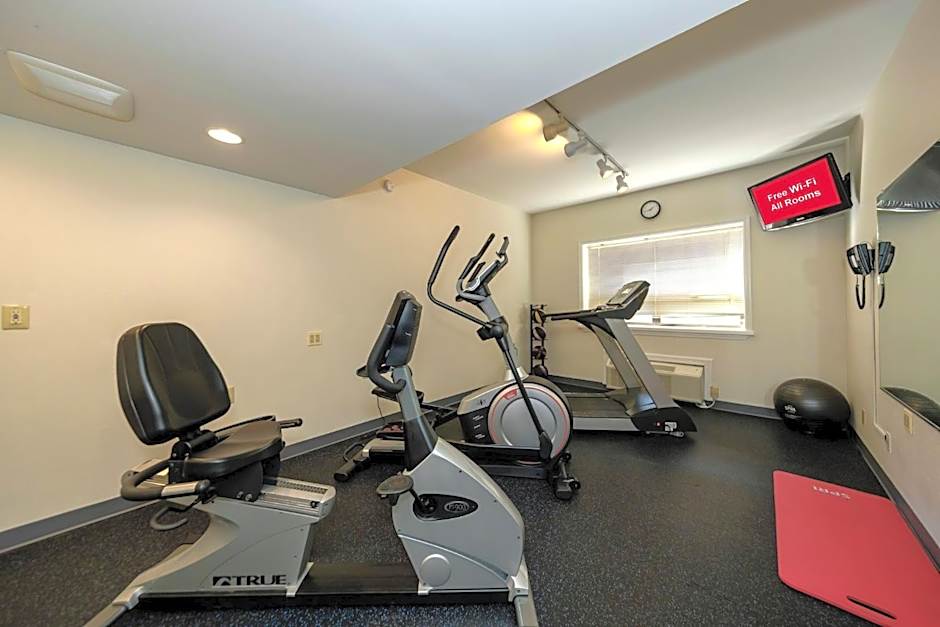 Red Roof Inn & Suites Newburgh – Stewart Airport/ West Point