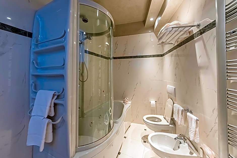 Dado Hotel International