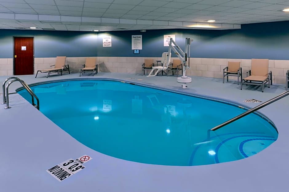 Holiday Inn Express & Suites Raleigh NE - Medical Ctr Area By IHG