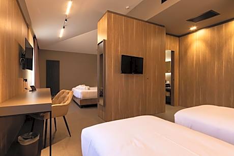 Deluxe Family Room