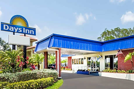 Days Inn by Wyndham Fort Myers Springs Resort