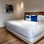 ROOM Hotel & Suites