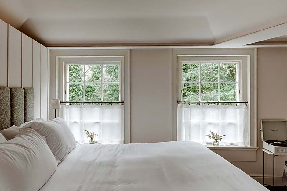 No 15 by GuestHouse, Bath