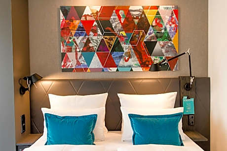 Deluxe Room (2 Adults + 1 Child)