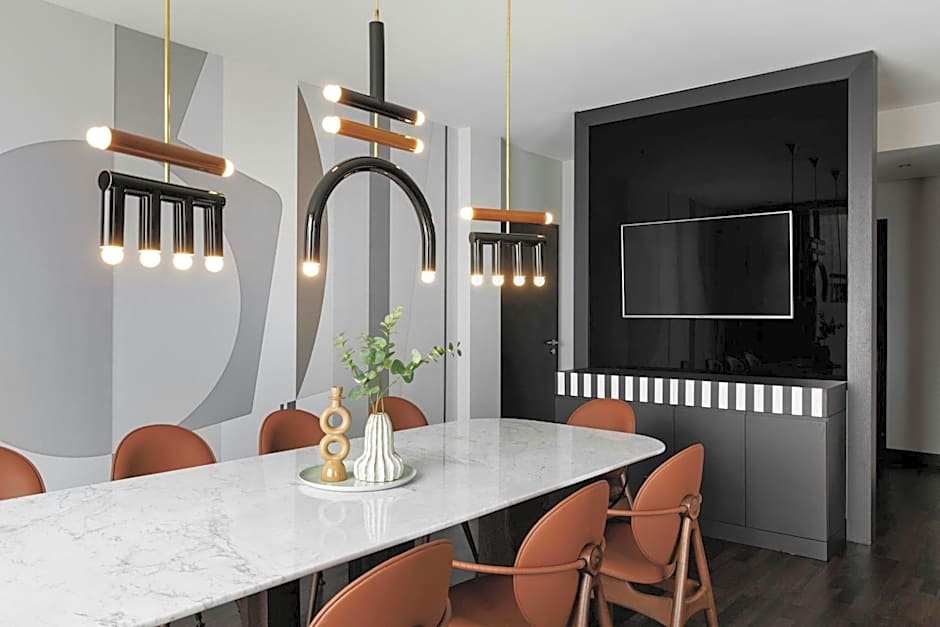 Renaissance by Marriott Zurich Tower Hotel
