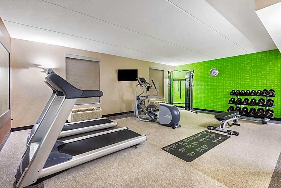 La Quinta Inn &amp; Suites by Wyndham Jamestown, NY-Downtown