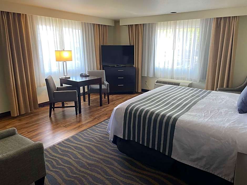 Best Western Plus Edmonds Harbor Inn