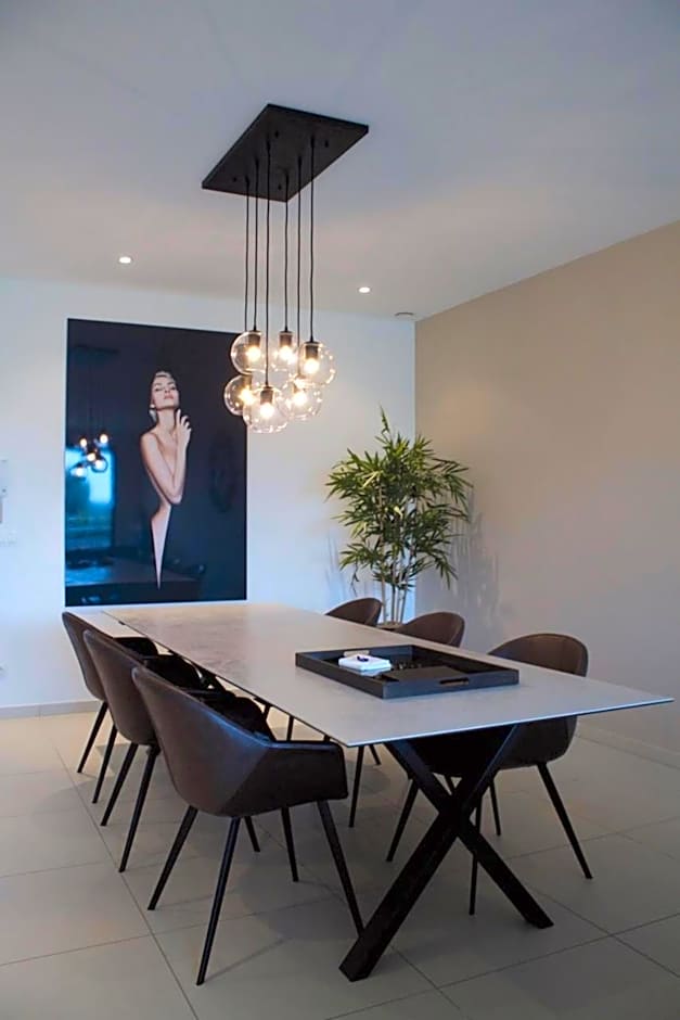 Blue Woods Hotel - Deerlijk