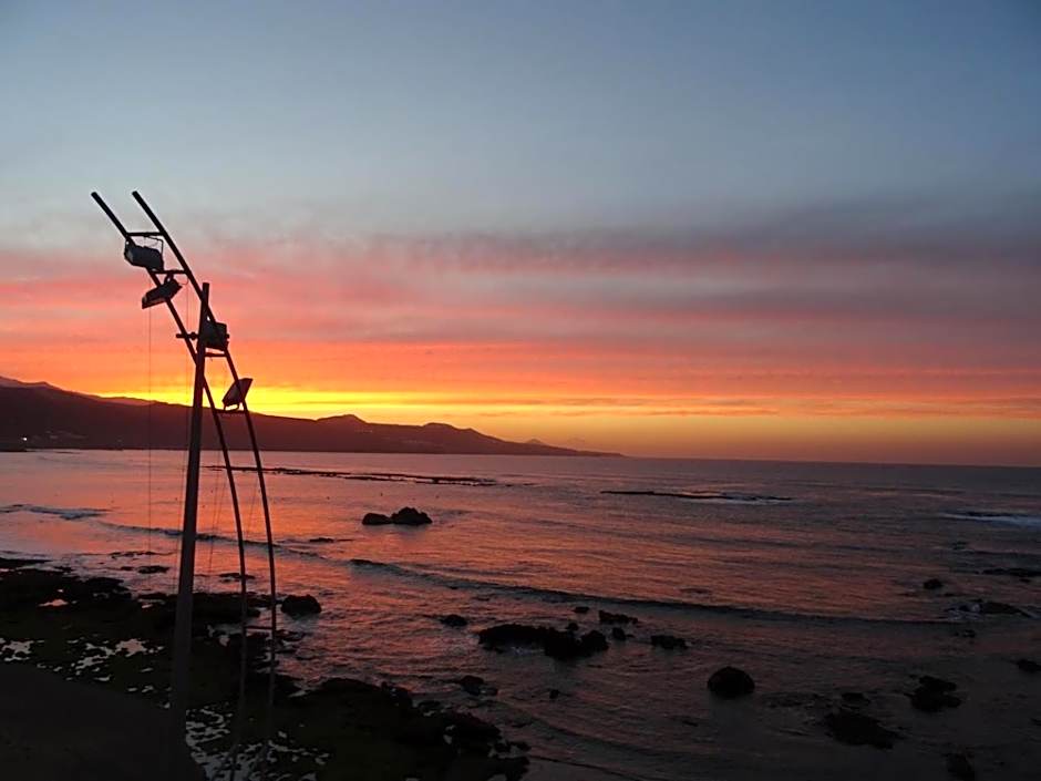Estudio luminoso, primera línea de playa de las canteras