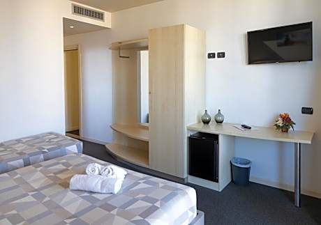 Classic Triple Room with Balcony