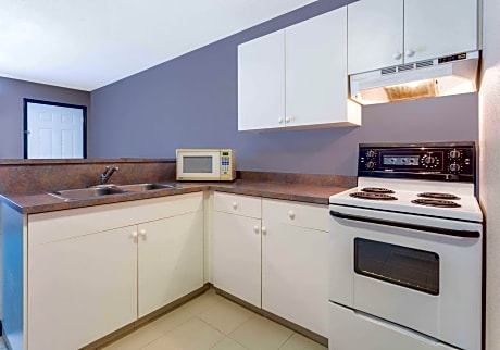 1 Queen Bed Suite Non-Smoking