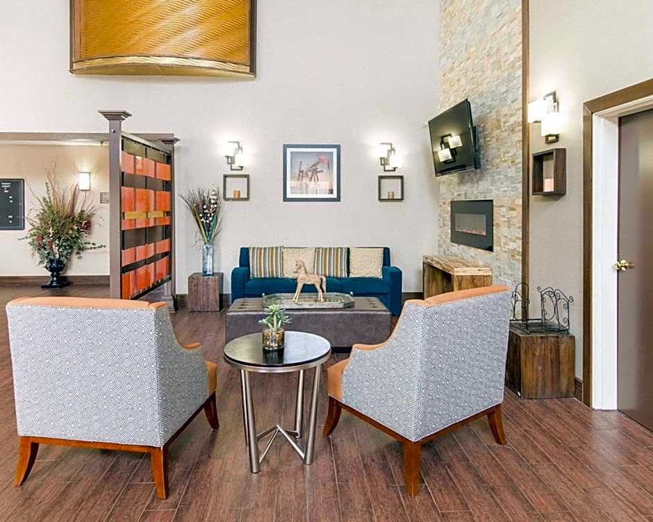 Comfort Suites Odessa near University