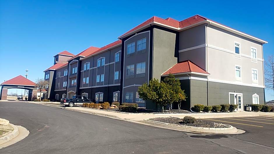 La Quinta Inn & Suites by Wyndham Shawnee