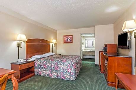 Queen Room - Disability Access/Smoking