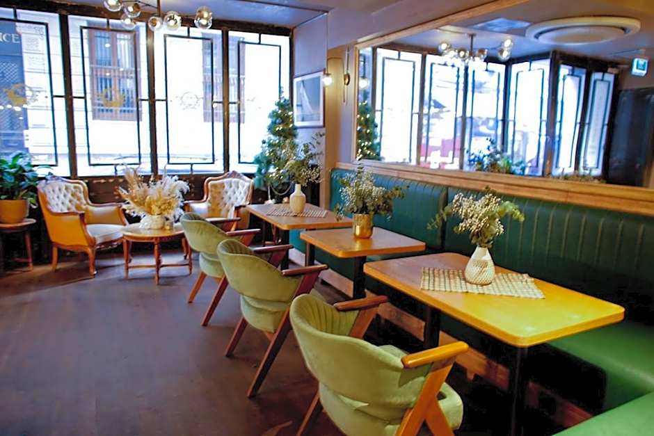 Aleksandr Pera Hotel