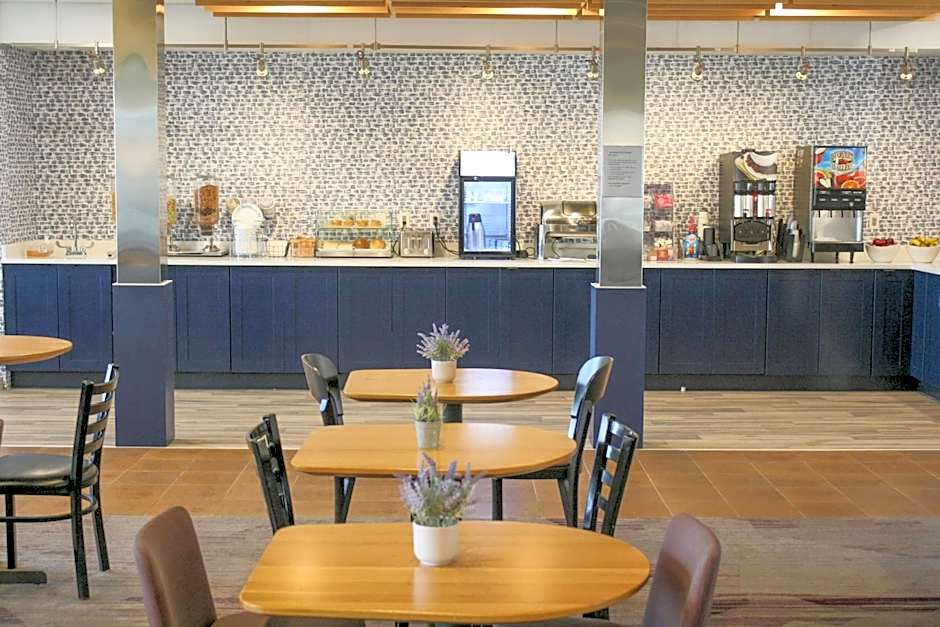 AmericInn by Wyndham Brookfield