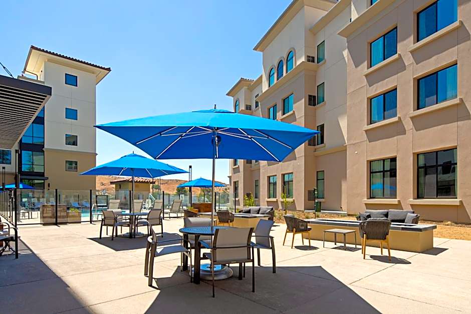 Holiday Inn Express and Suites Valencia - Santa Clarita By IHG