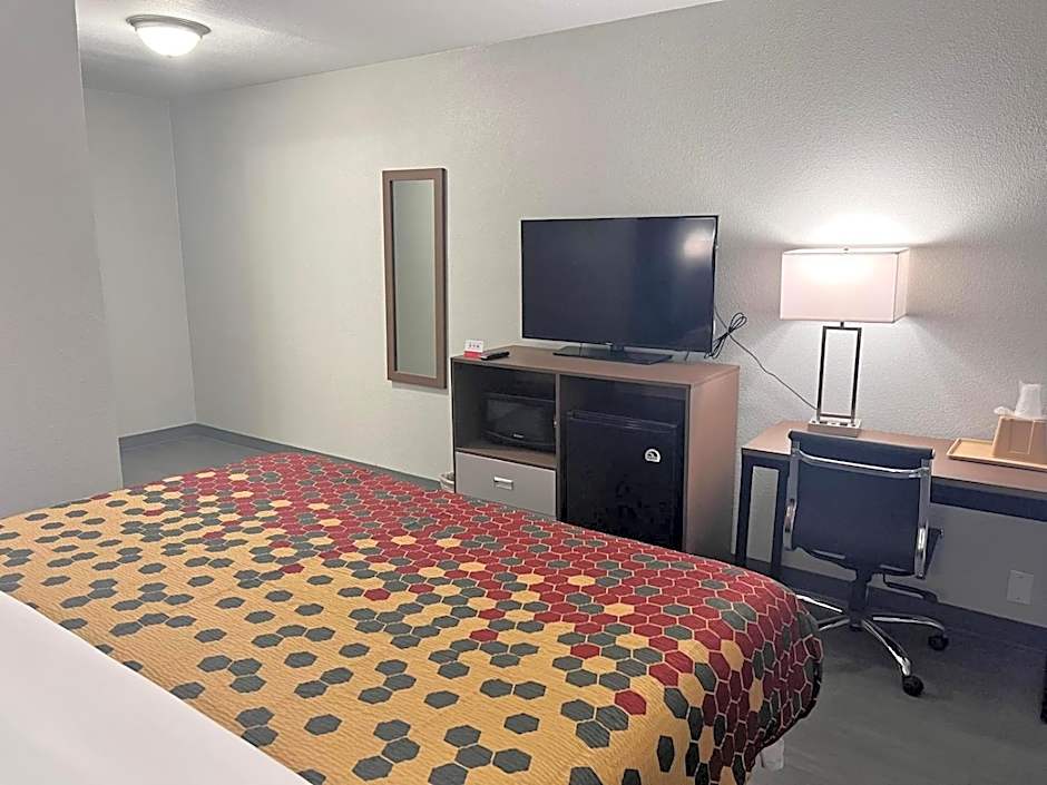 Photo 1 of 6 of 1 King Bed, Accessible
