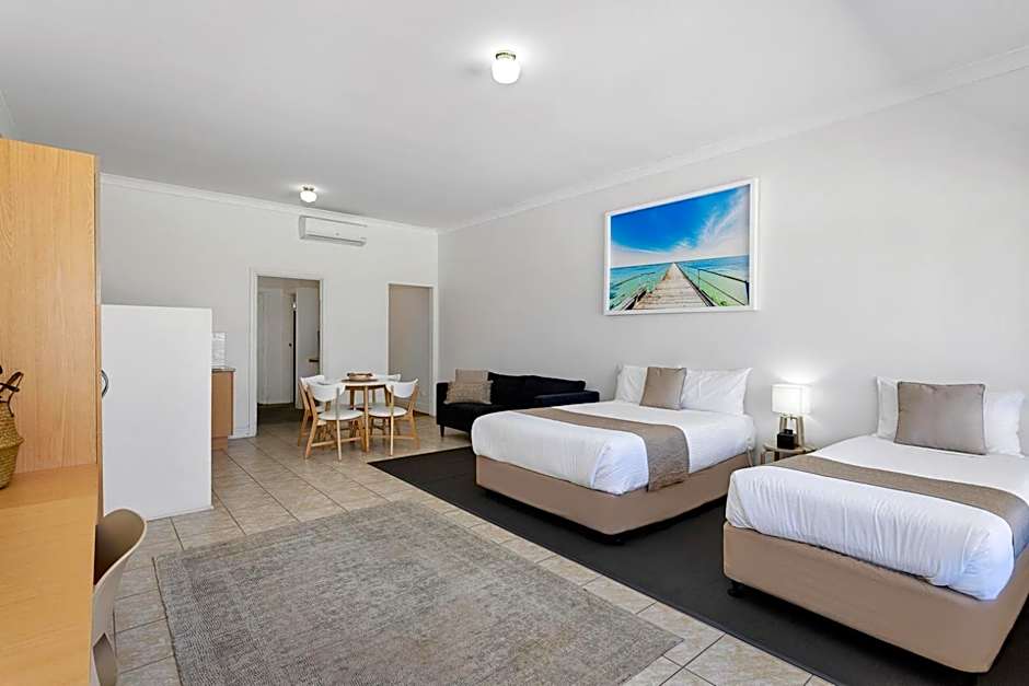 Coast Motel and Apartments