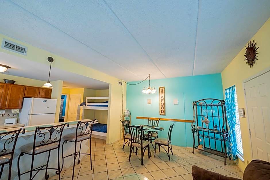Affordable SPI family condo - walking distance to the beach, Sleeps 6, Third Floor, 2025 Traveler Award