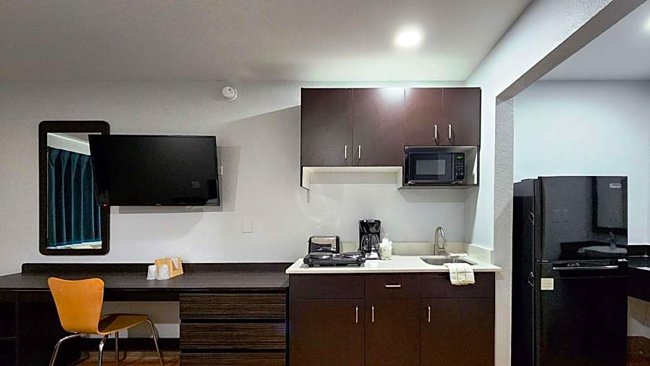 Studio 6 Webster TX Houston NASA Lake