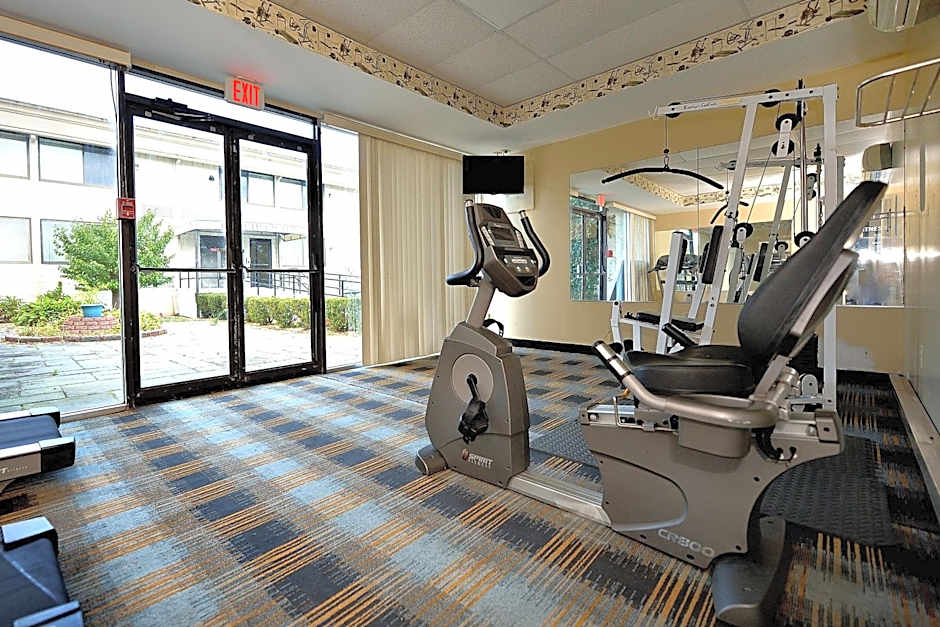 Riverview Inn & Suites